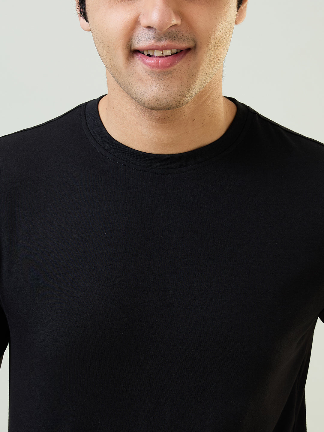 Sleepz Men Black Regular Fit Solid Round Neck Collar T-Shirt