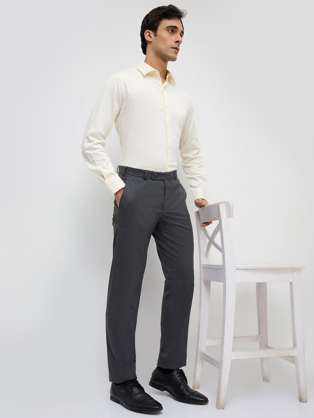 Park Avenue Men Grey Slim Fit Solid Trouser
