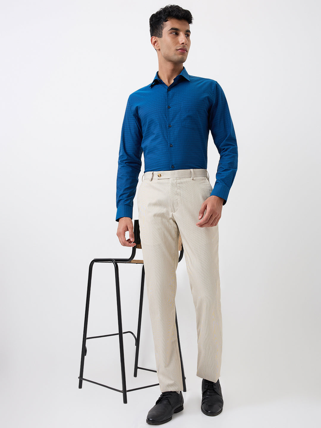 Park Avenue Men Blue Structure Smart Fit Polyester Blend Trousers
