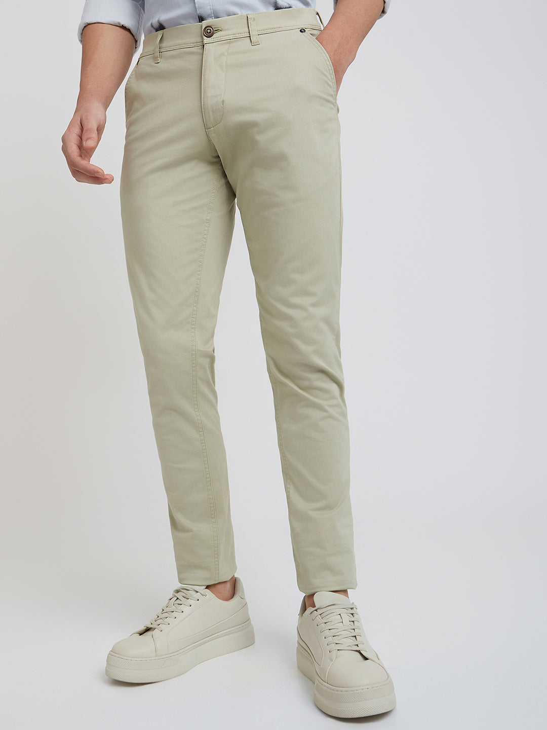 Men Green Low Rise Tapered Fit Solid Cotton Blend Trouser