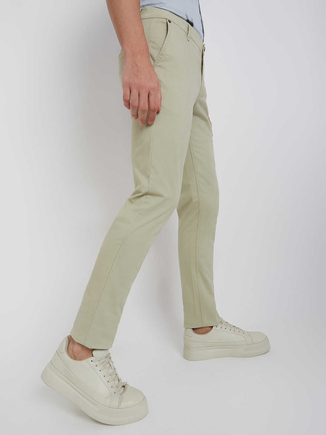 Men Green Low Rise Tapered Fit Solid Cotton Blend Trouser