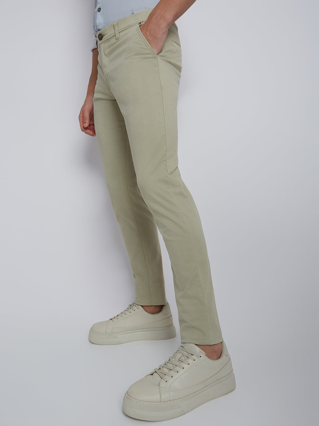 Men Green Low Rise Tapered Fit Solid Cotton Blend Trouser