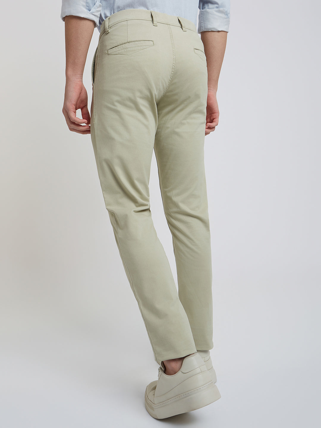 Men Green Low Rise Tapered Fit Solid Cotton Blend Trouser