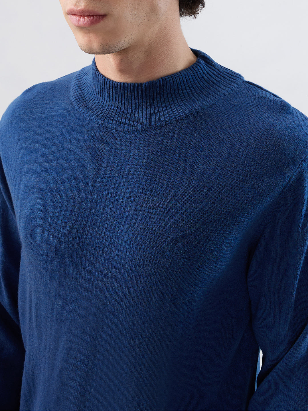 Parx Men Blue Solid Turtle Neck Collar Sweatshirt