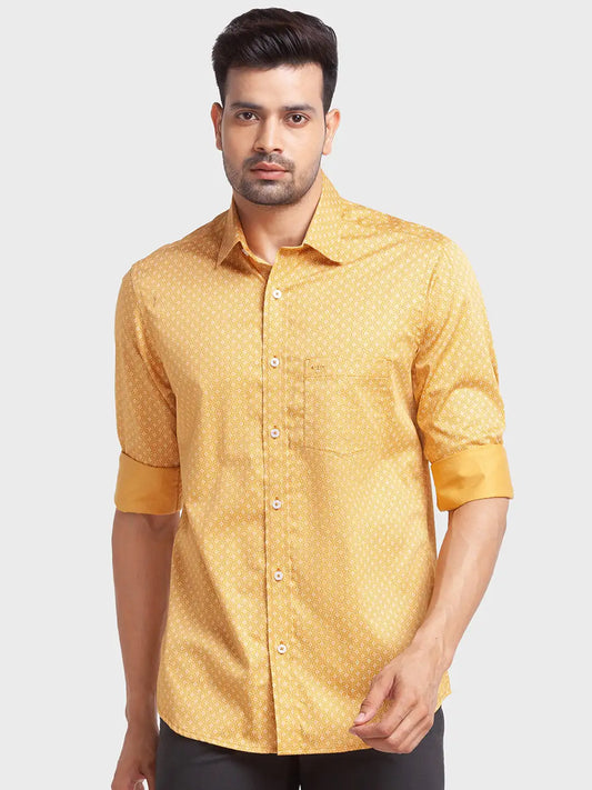 Men Tailored Fit Maroon Shirt