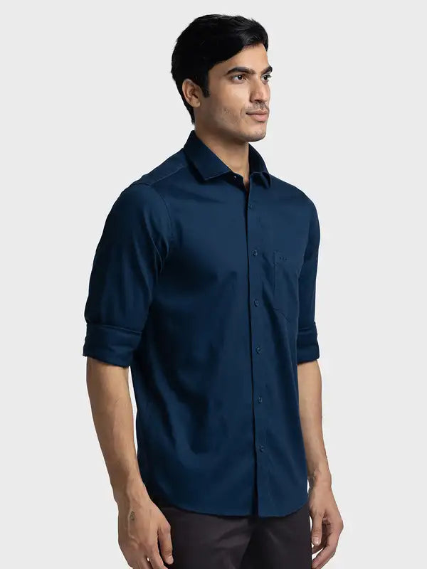 Men Tailored Fit Maroon Shirt