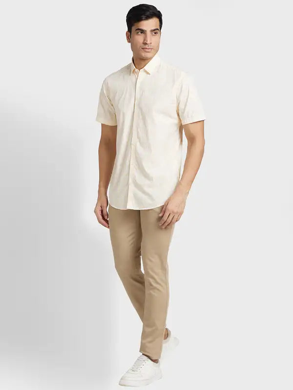 Men Regular Fit Light Khaki Chinos