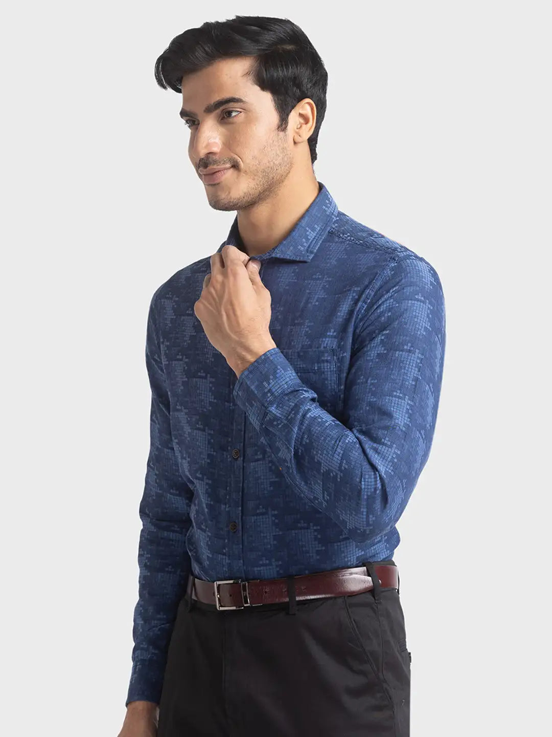 Men Slim Fit Medium Blue Sweatshirt