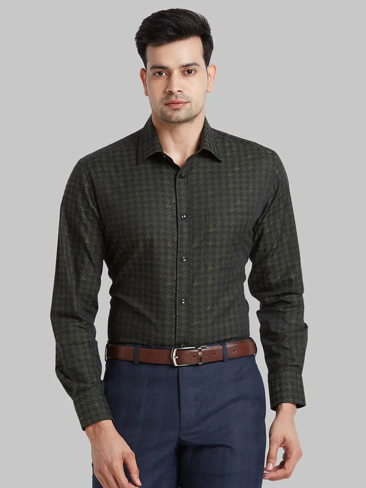 Park Avenue Men Violet Solid Luxus Fit Cotton Full Sleeve Shirt