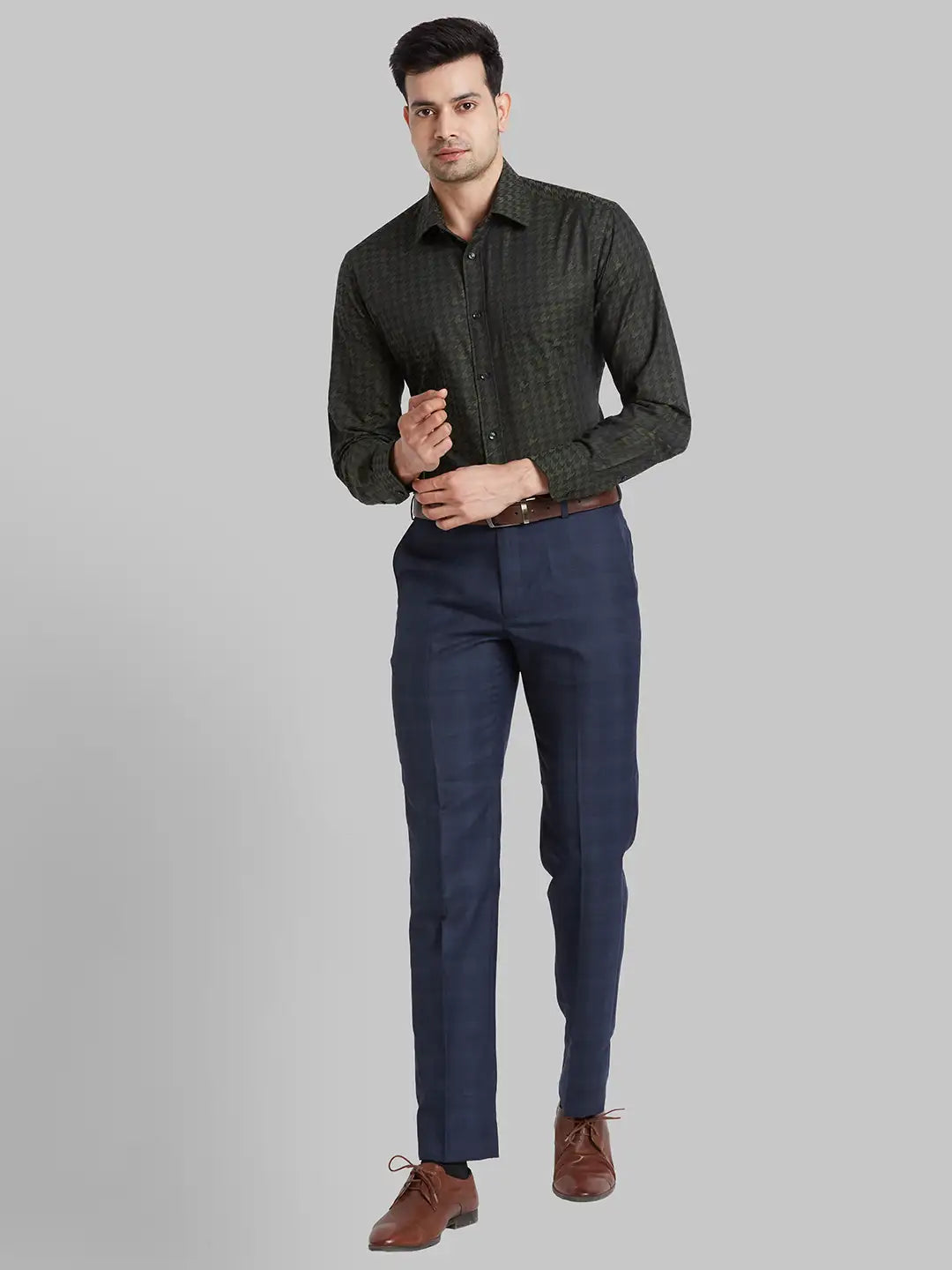 Park Avenue Men Violet Solid Luxus Fit Cotton Full Sleeve Shirt