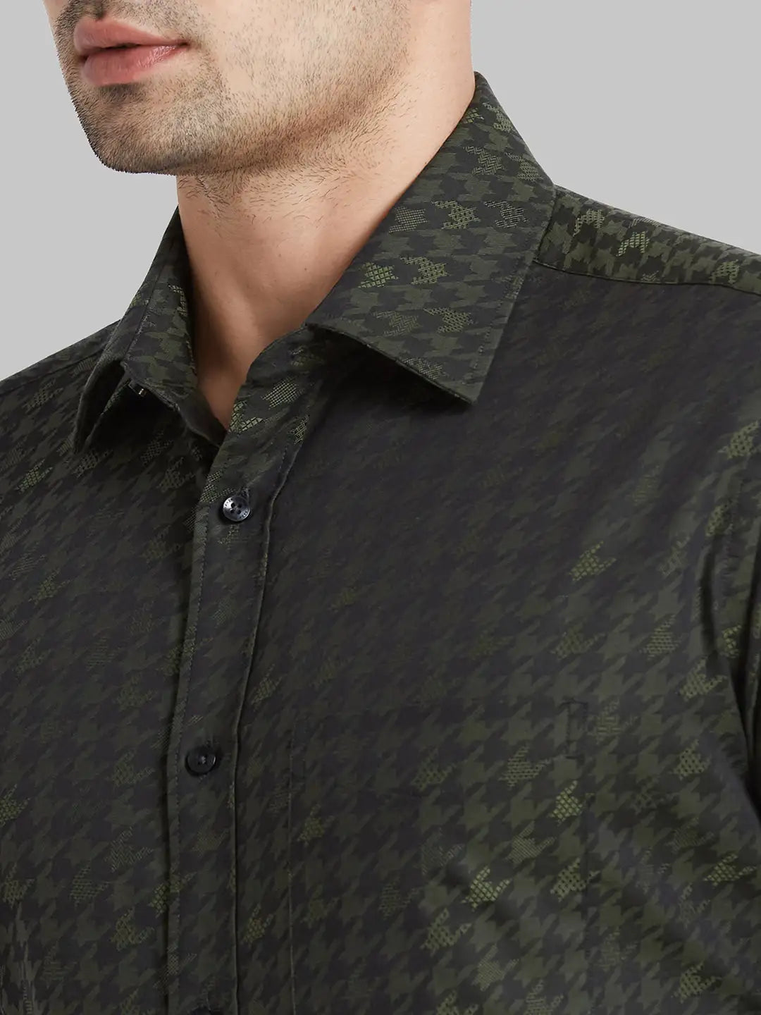 Park Avenue Men Violet Solid Luxus Fit Cotton Full Sleeve Shirt