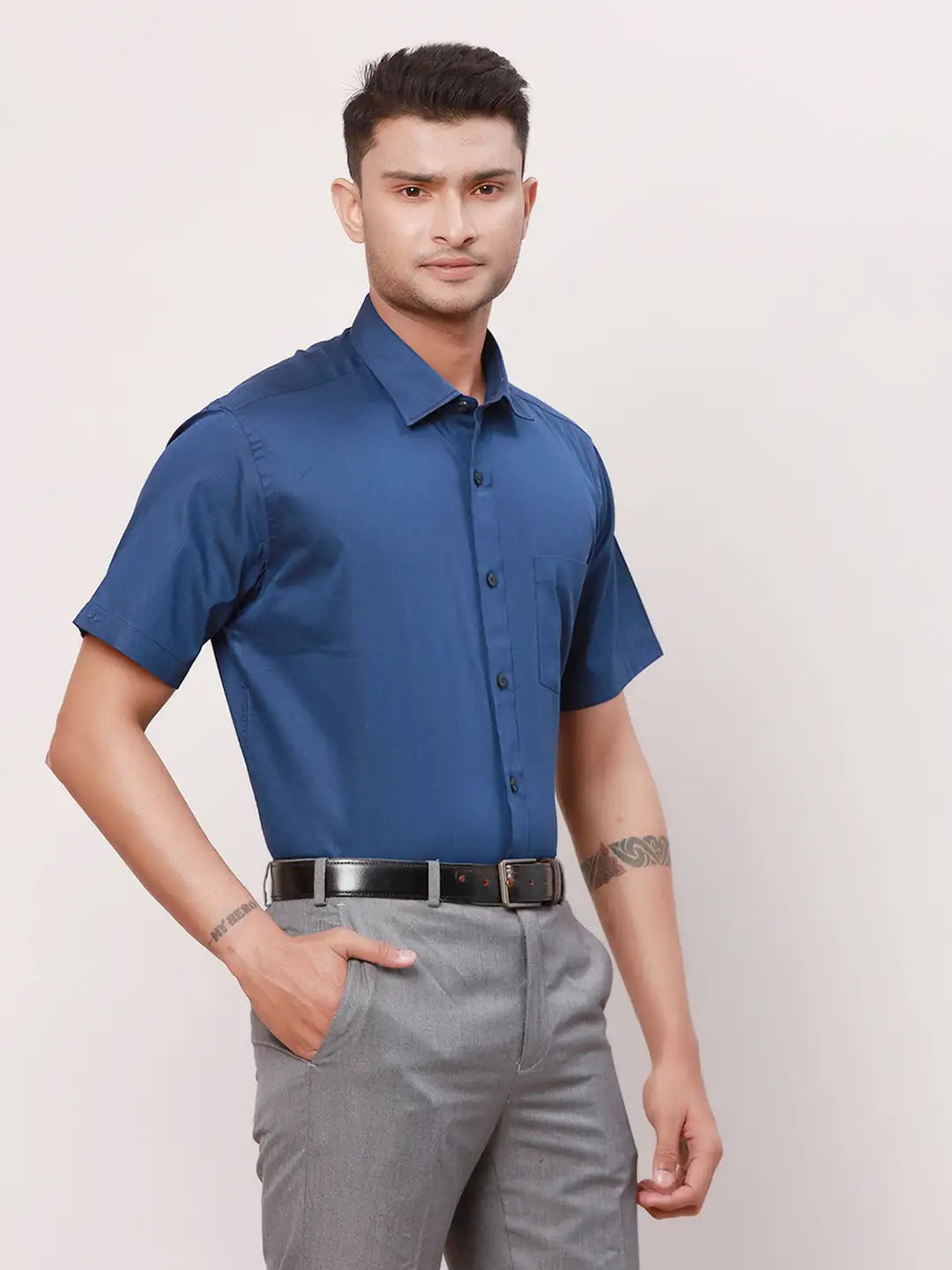 Park Avenue Men Red Solid Regular Fit Cotton Half Sleeve Cutaway Collar Shirt