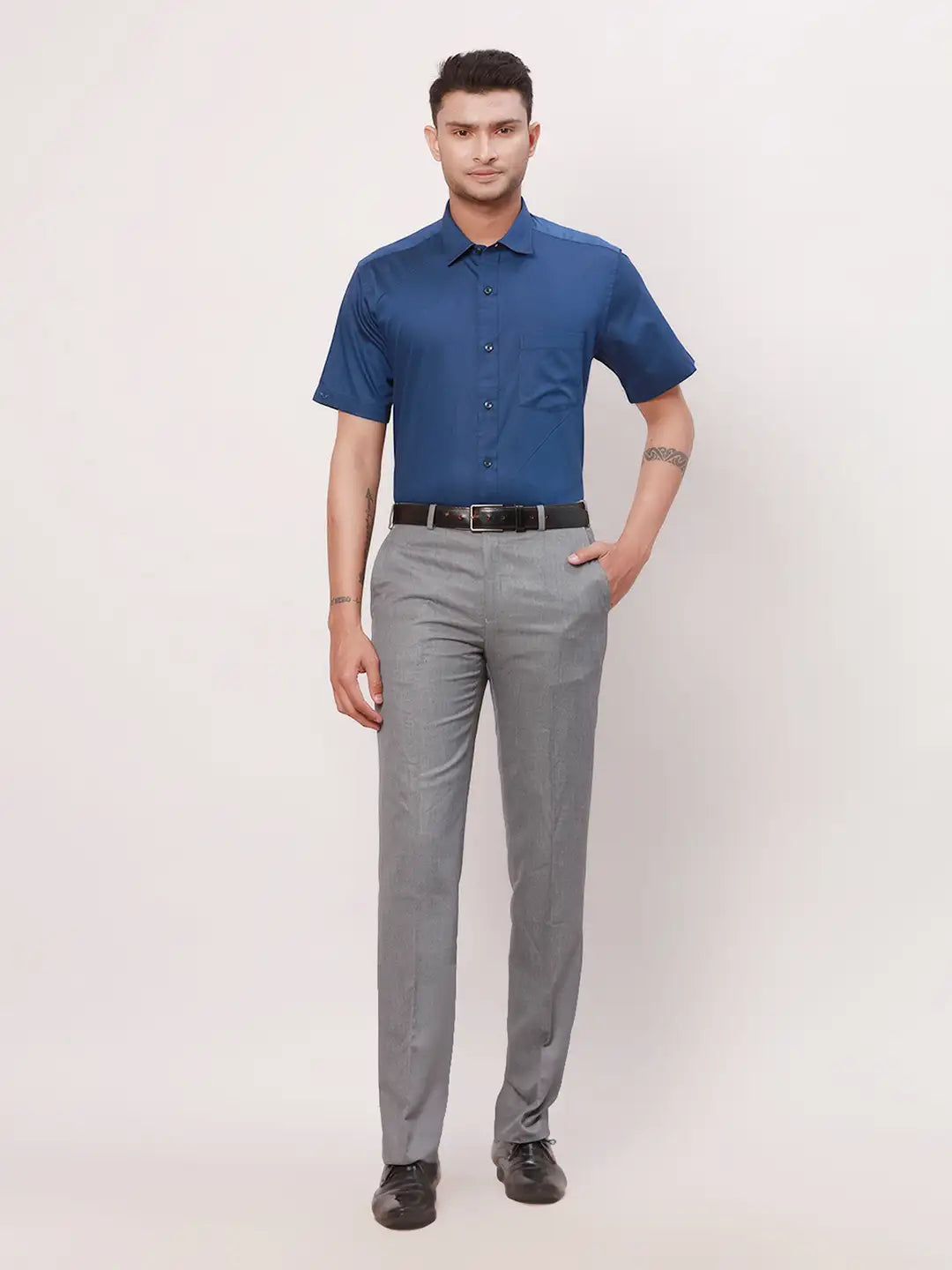 Park Avenue Men Red Solid Regular Fit Cotton Half Sleeve Cutaway Collar Shirt