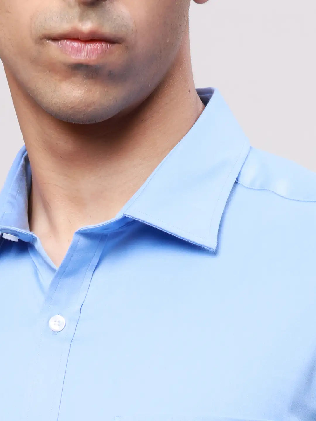 Park Avenue Men Blue Slim Fit Self Design Cotton Polyester Full Sleeve Cut Away Shirt
