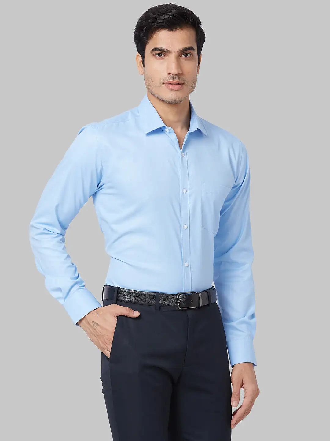 Men White Slim Fit Solid Cotton Blend Shirts
