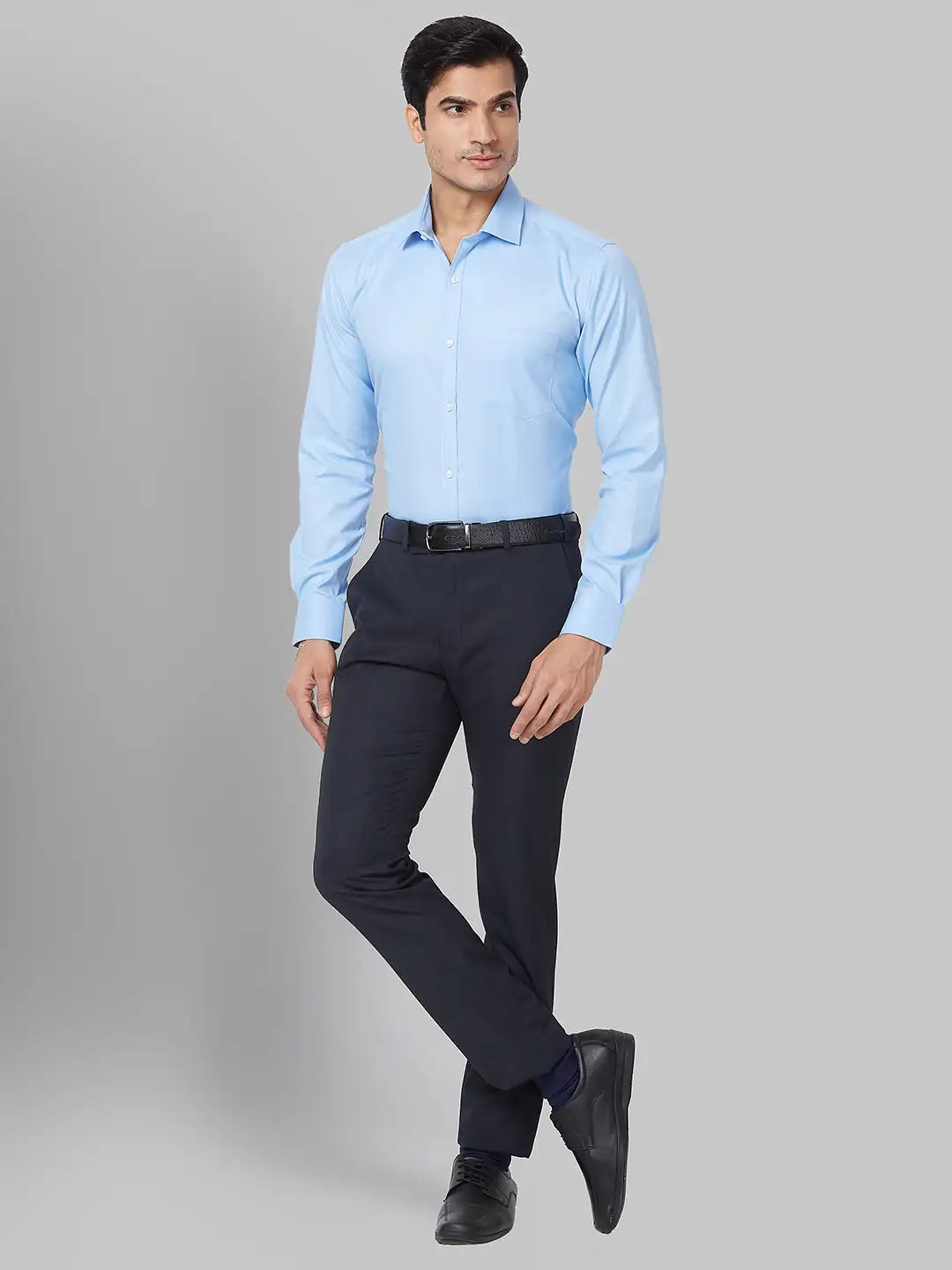 Men White Slim Fit Solid Cotton Blend Shirts