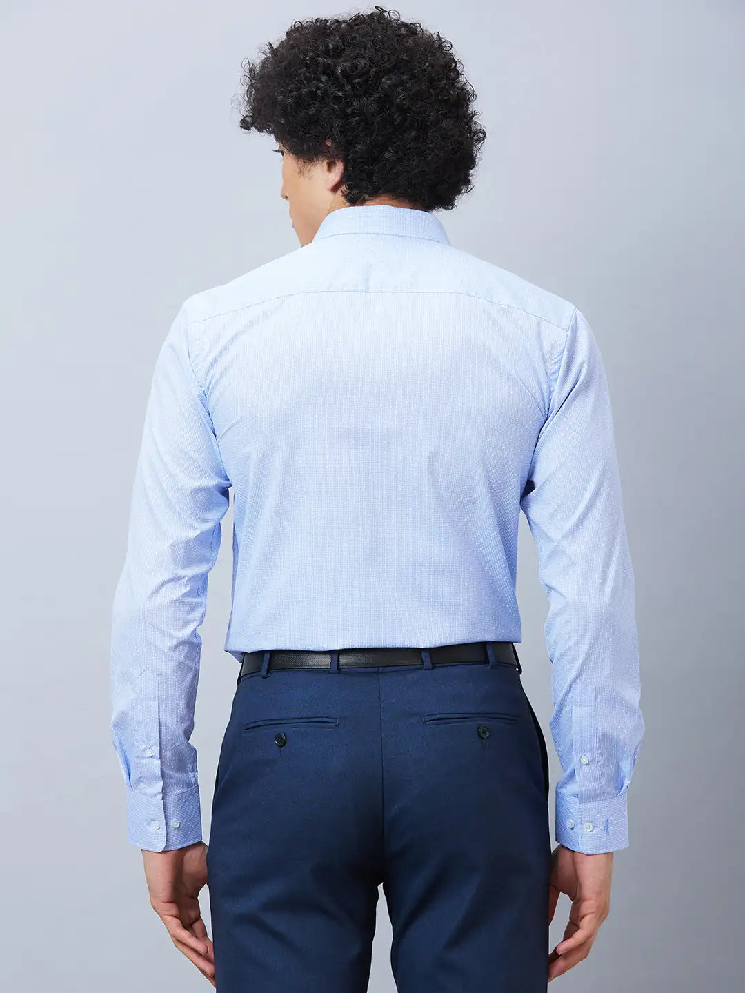 Park Avenue Men Blue Structure Slim Fit Polyester Blend Cutaway Collar Shirt