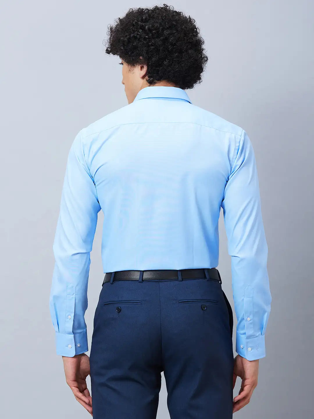 Park Avenue Men Blue Solid Slim Fit Cotton Cutaway Collar Shirt