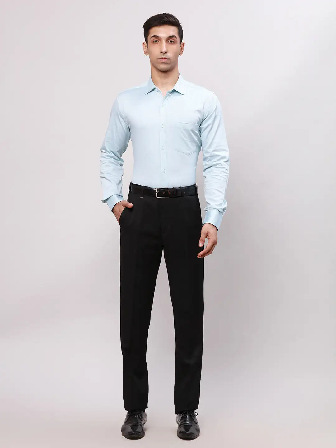 Park Avenue Men Blue Slim Fit Checkered Cotton Full Sleeve Cut Away Shirt