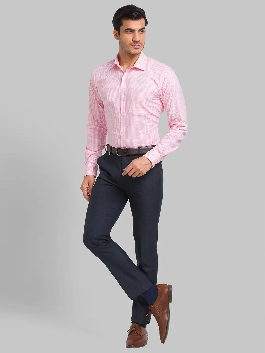 Park Avenue Men Green Checks Smart Fit Polyester Blend Trousers