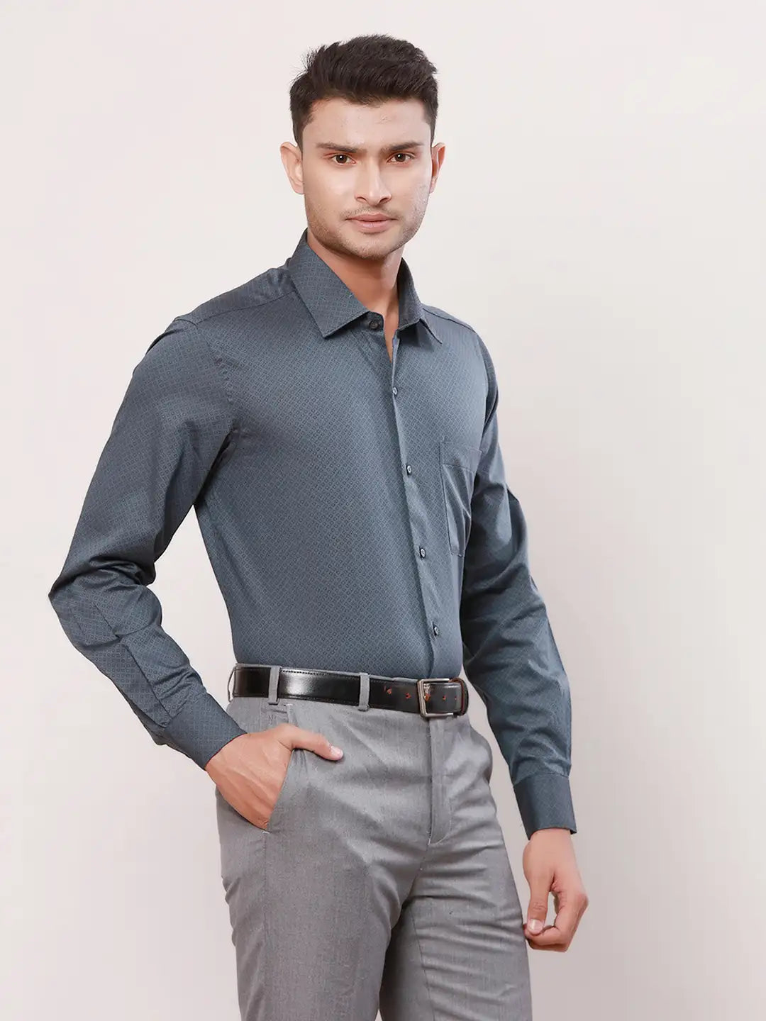 Raymond Men Violet Stripe Contemporary Fit Cotton Cutaway Collar Shirt