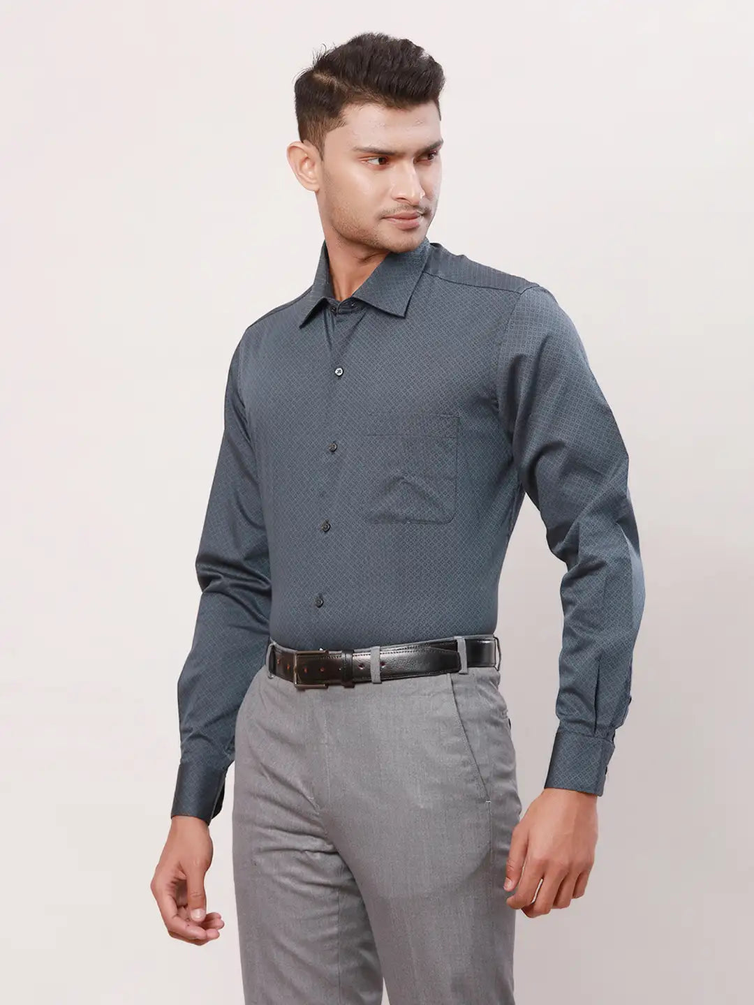 Raymond Men Violet Stripe Contemporary Fit Cotton Cutaway Collar Shirt