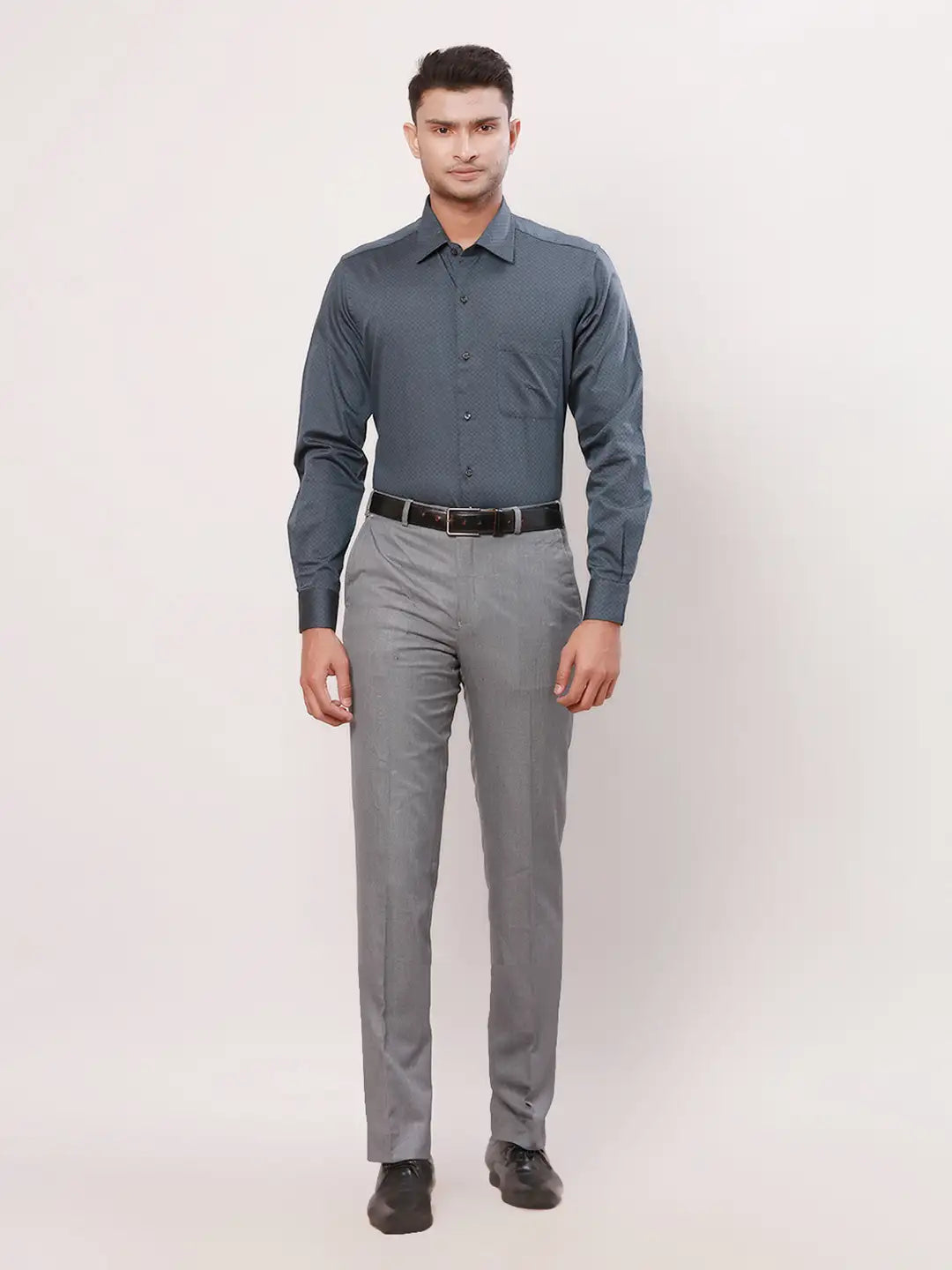 Raymond Men Violet Stripe Contemporary Fit Cotton Cutaway Collar Shirt