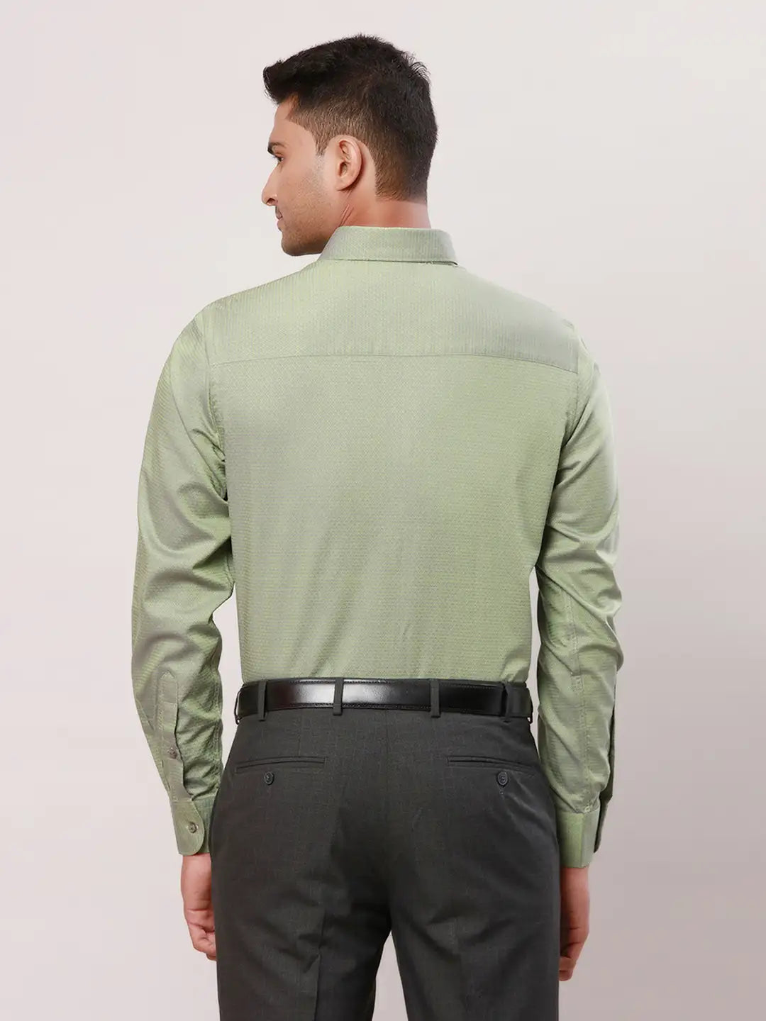 Raymond Men Red Stripe Contemporary Fit Cotton Cutaway Collar Shirt