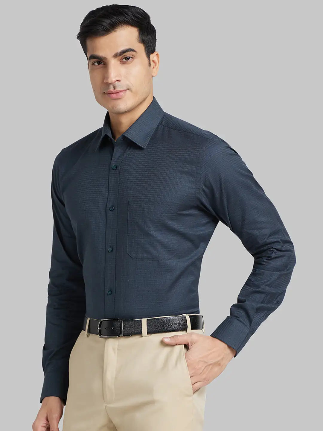 Men Blue Contemporary Fit Solid  Cotton Full Sleeve Regular Collar Shirts