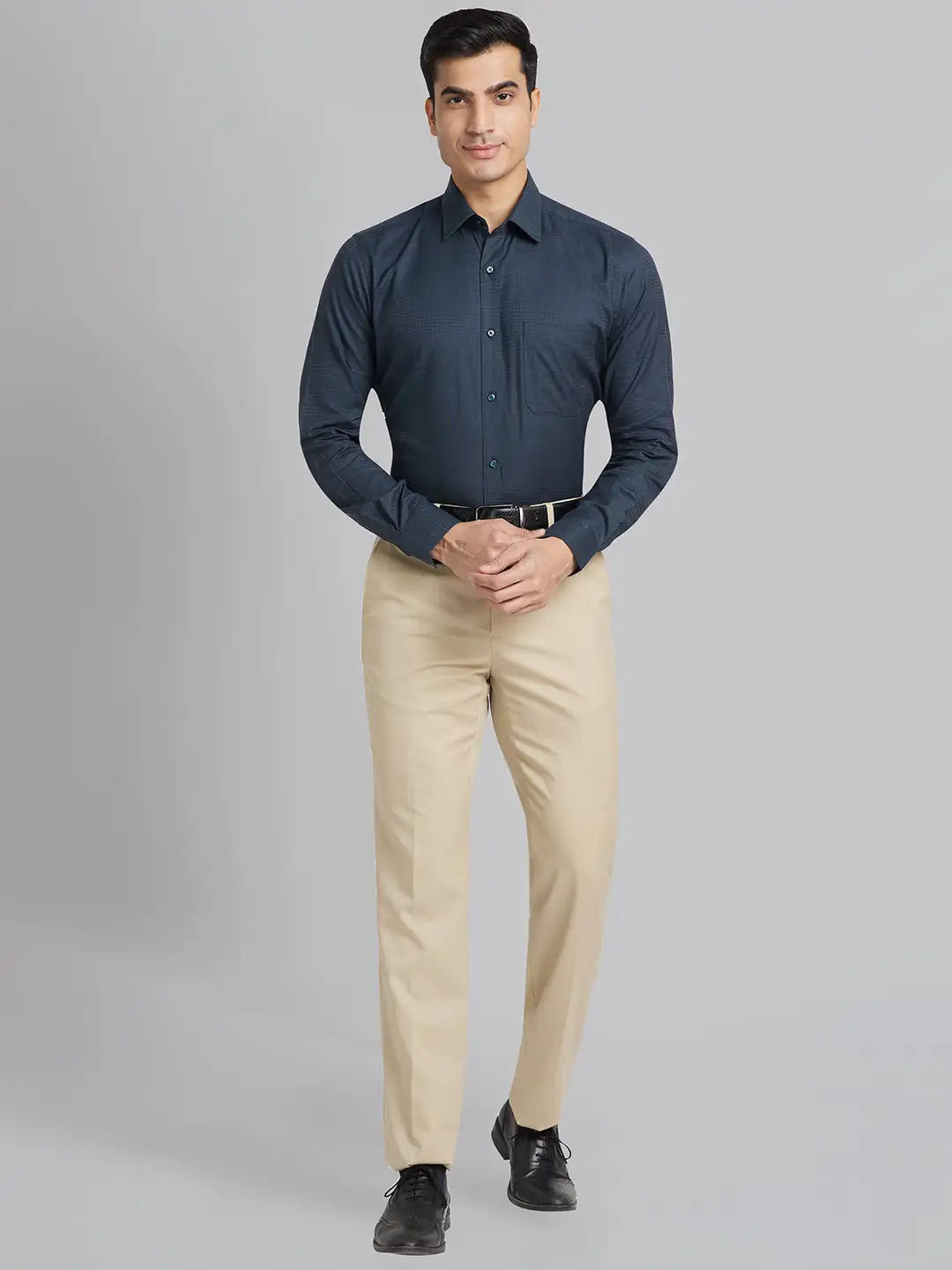 Men Blue Contemporary Fit Solid  Cotton Full Sleeve Regular Collar Shirts