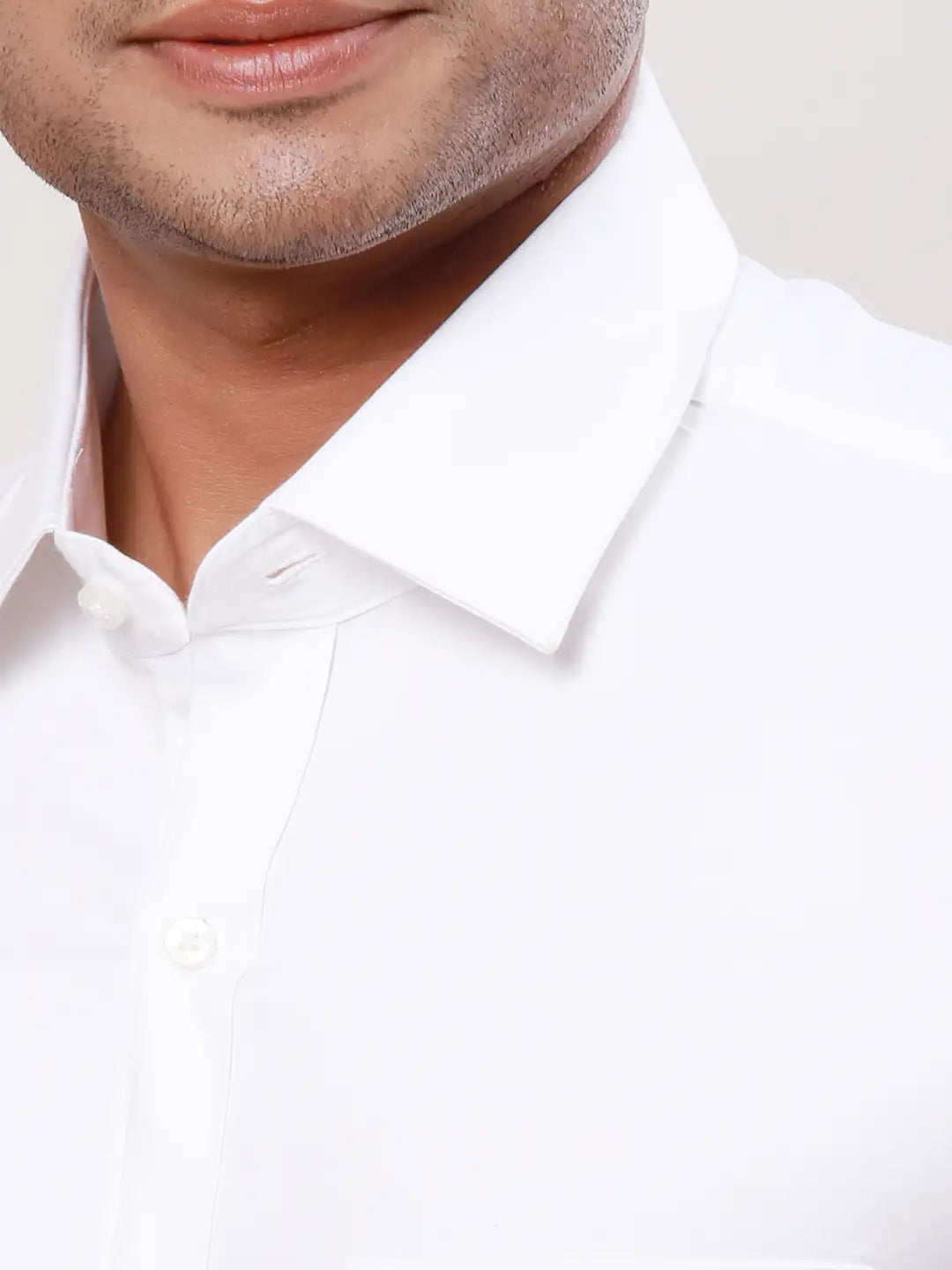 Raymond Men Green Solid Contemporary Fit Cotton Full Sleeve Regular Collar Shirt