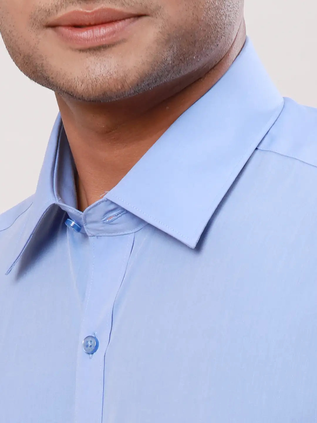 Raymond Men White Solid Contemporary Fit Cotton Full Sleeve Cutaway Collar Shirt