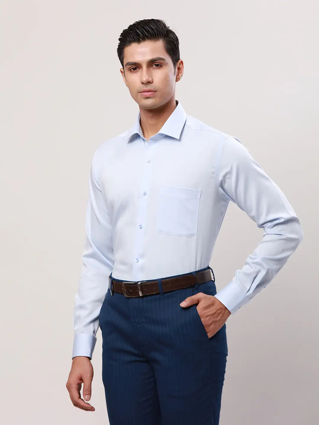 Raymond Men Green Solid Contemporary Fit Cotton Cutaway Collar Shirt