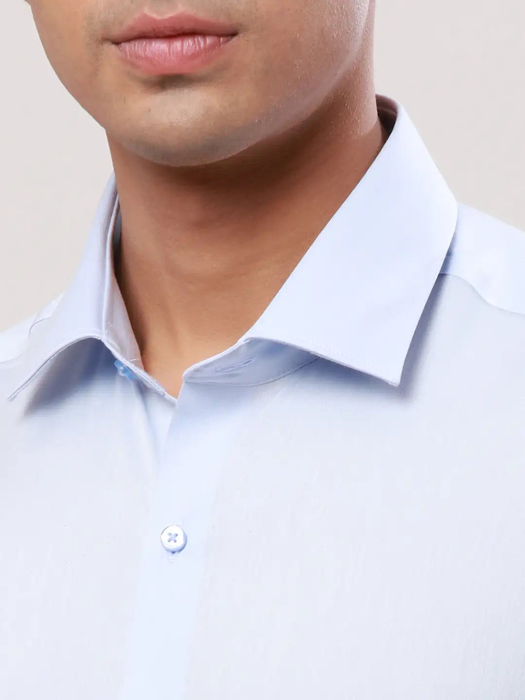 Raymond Men Green Solid Contemporary Fit Cotton Cutaway Collar Shirt