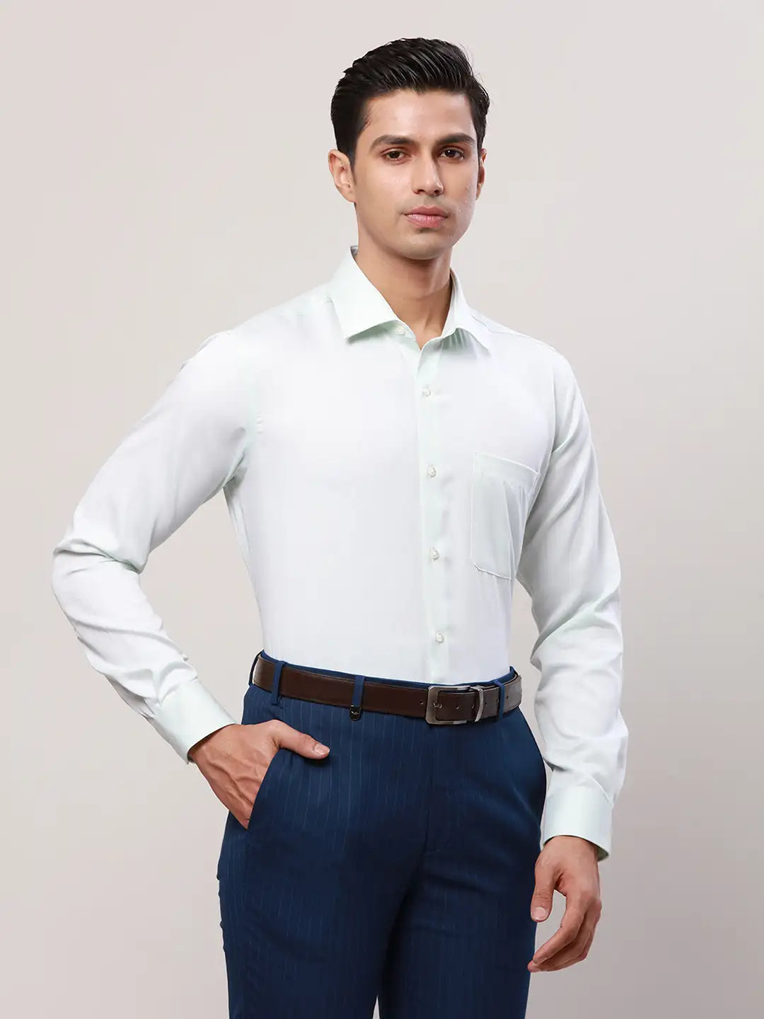 Raymond Men Red Solid Contemporary Fit Cotton Cutaway Collar Shirt