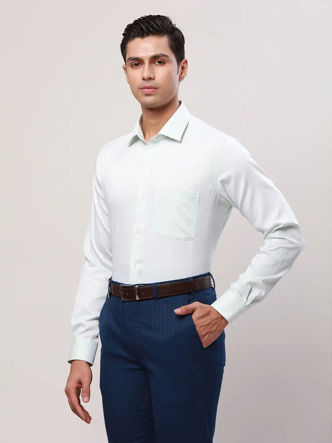 Raymond Men Red Solid Contemporary Fit Cotton Cutaway Collar Shirt