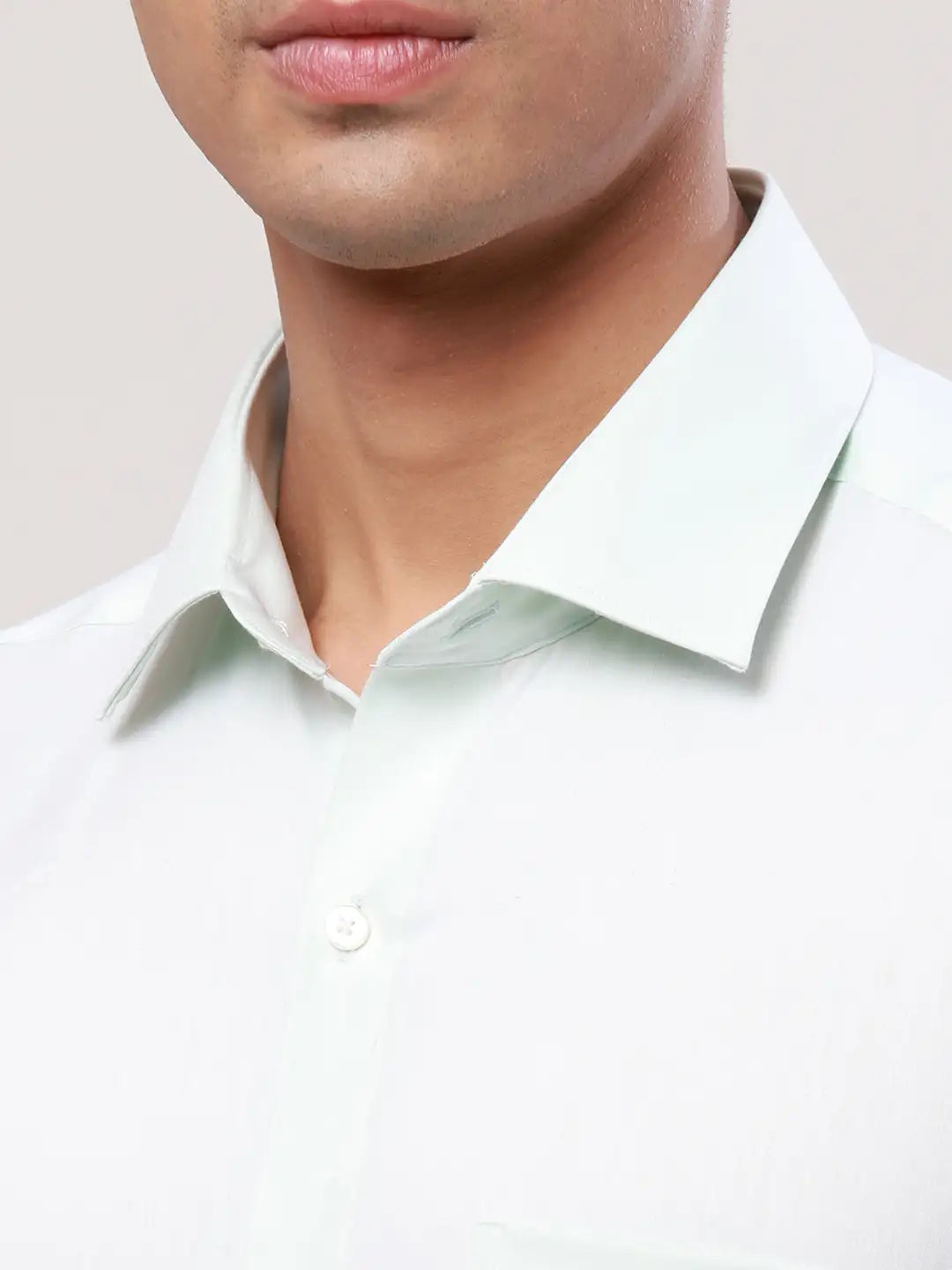 Raymond Men Red Solid Contemporary Fit Cotton Cutaway Collar Shirt