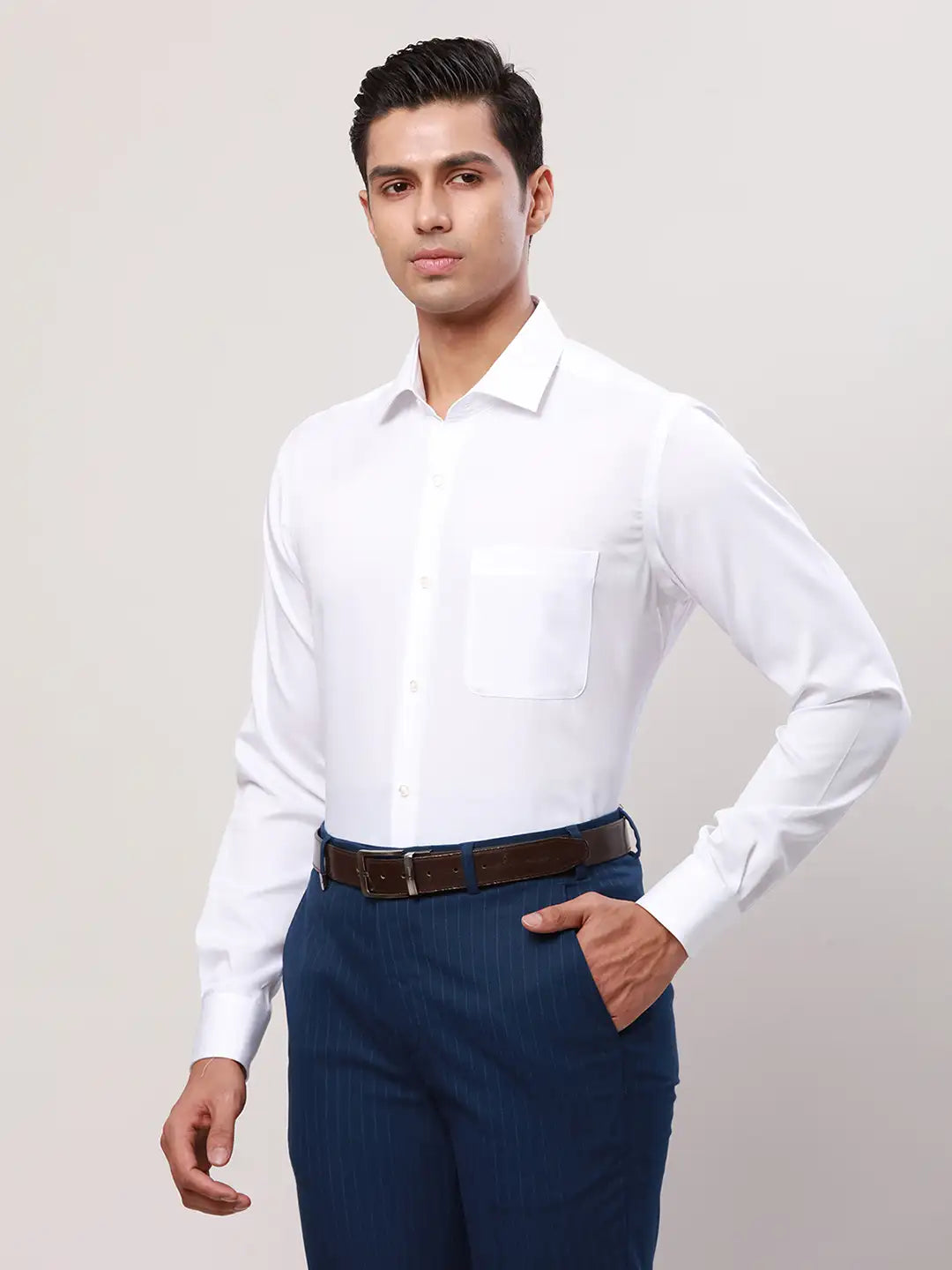 Raymond Men Yellow Solid Contemporary Fit Cotton Cutaway Collar Shirt