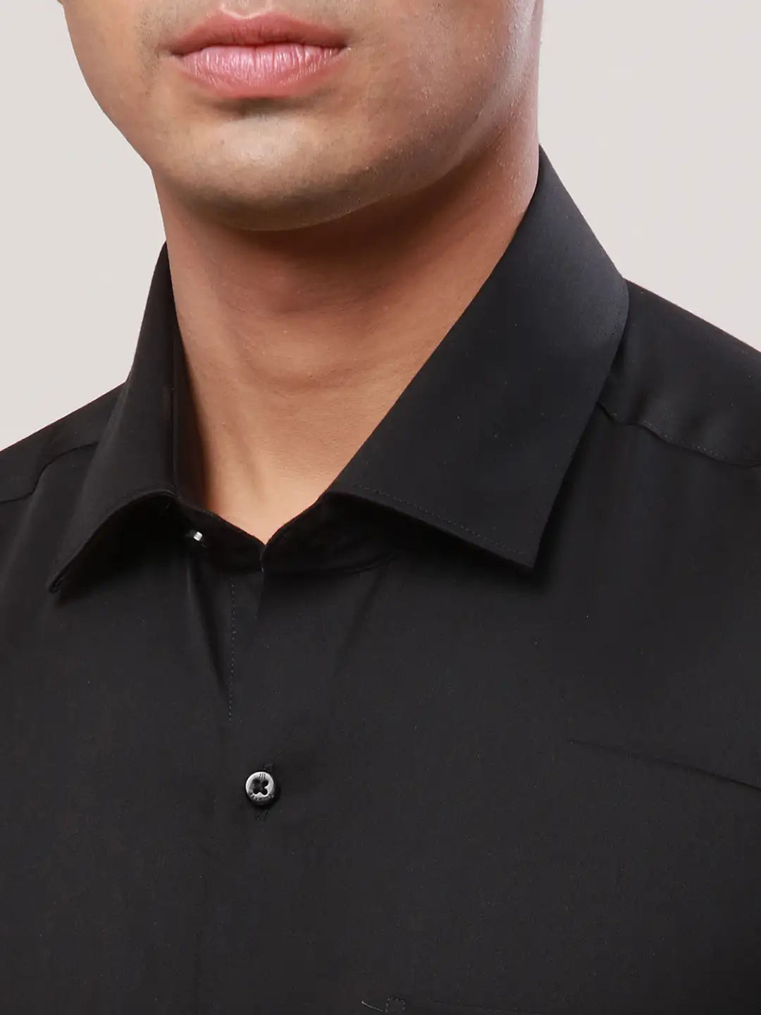 Raymond Men Maroon Structure Contemporary Fit Cotton Cutaway Collar Shirt
