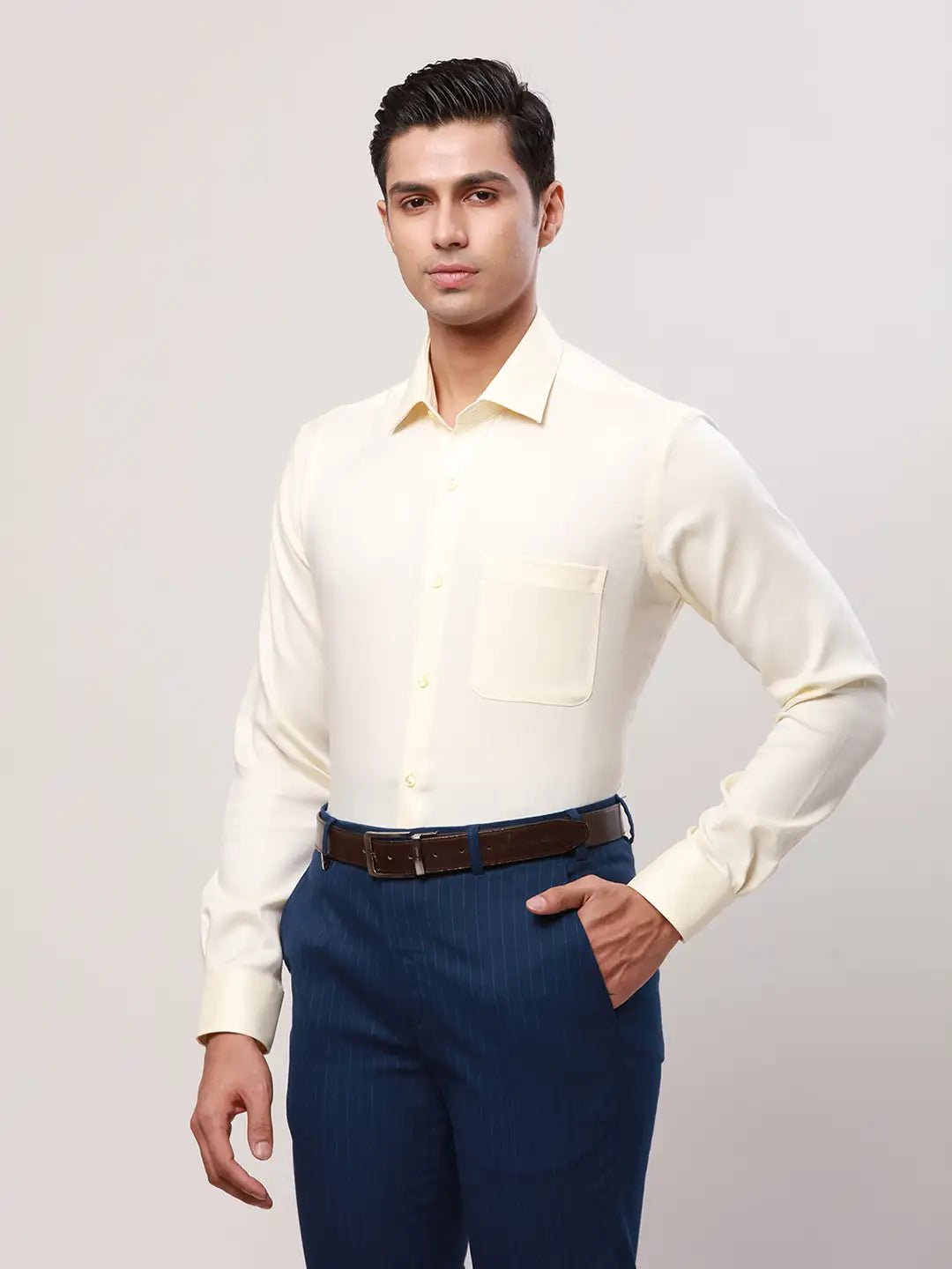 Raymond Men Blue Structure Contemporary Fit Cotton Cutaway Collar Shirt
