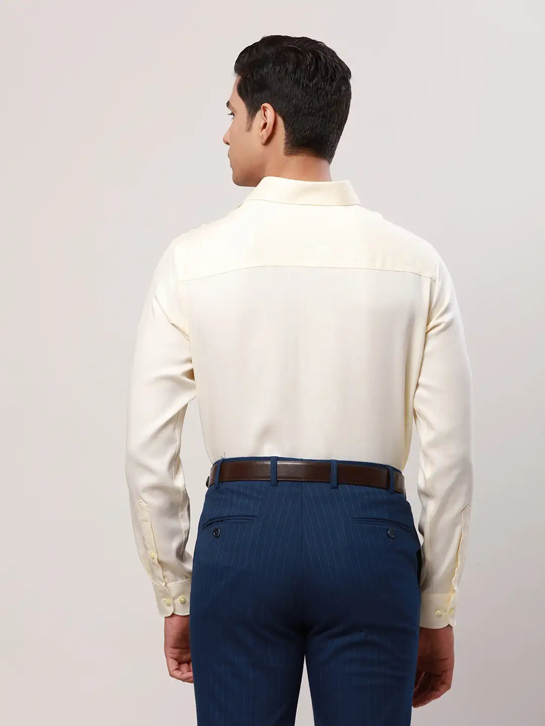 Raymond Men Blue Structure Contemporary Fit Cotton Cutaway Collar Shirt