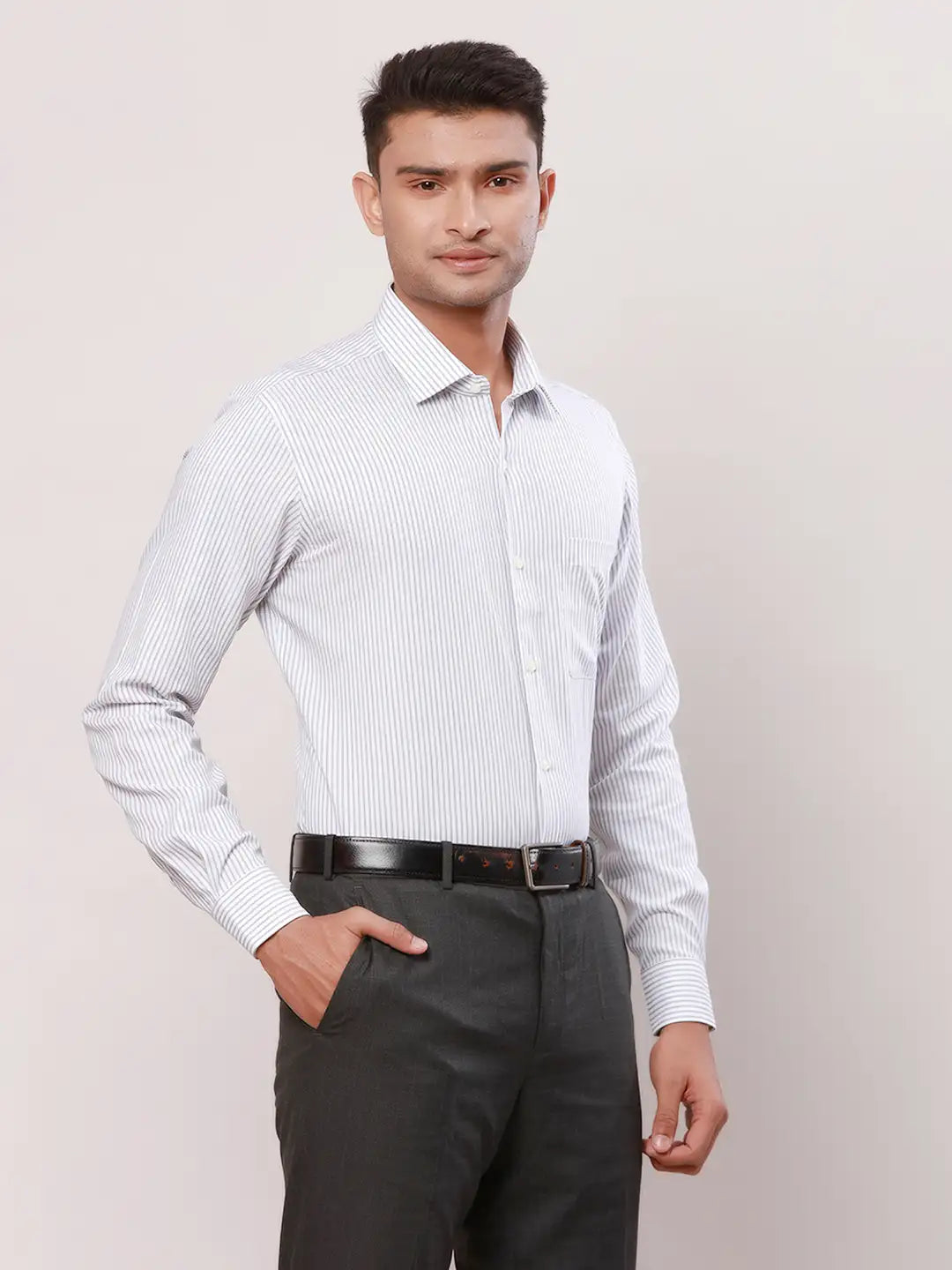 Raymond Men Blue Solid Contemporary Fit Cotton Cutaway Collar Shirt
