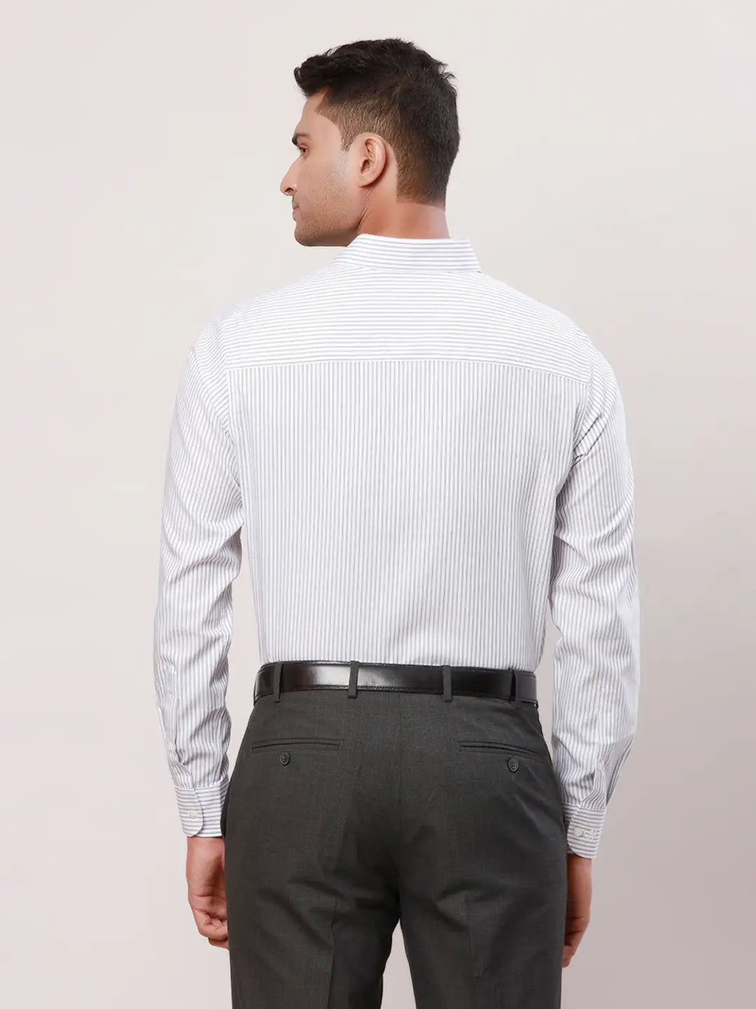 Raymond Men Blue Solid Contemporary Fit Cotton Cutaway Collar Shirt