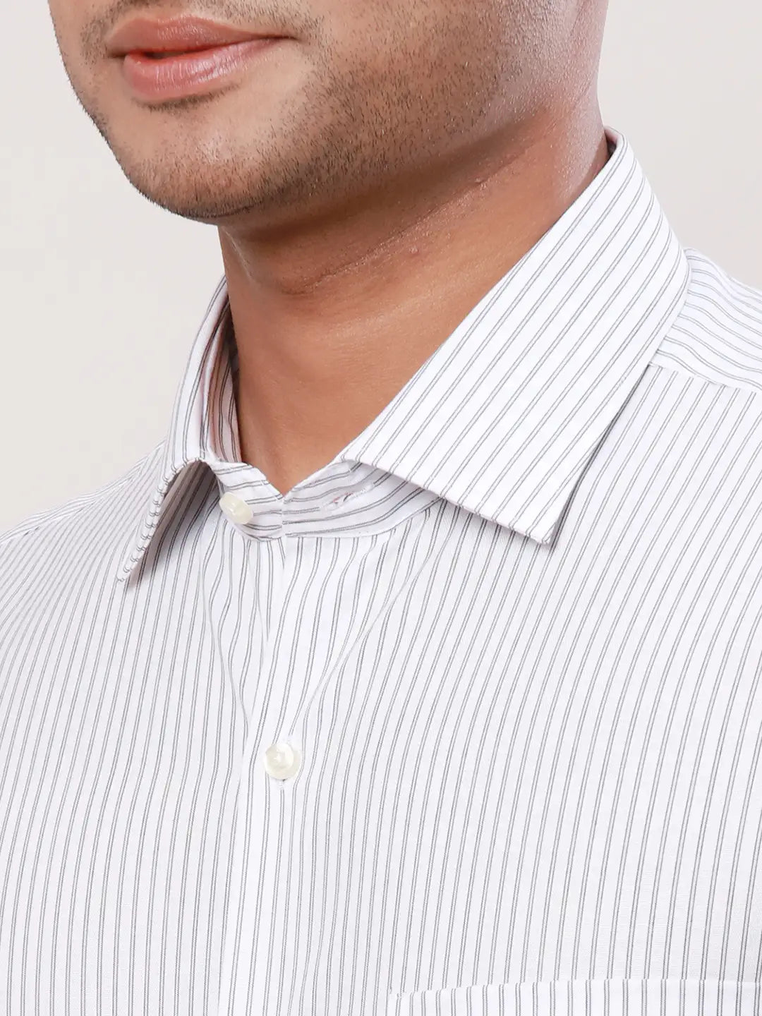 Raymond Men Blue Solid Contemporary Fit Cotton Cutaway Collar Shirt