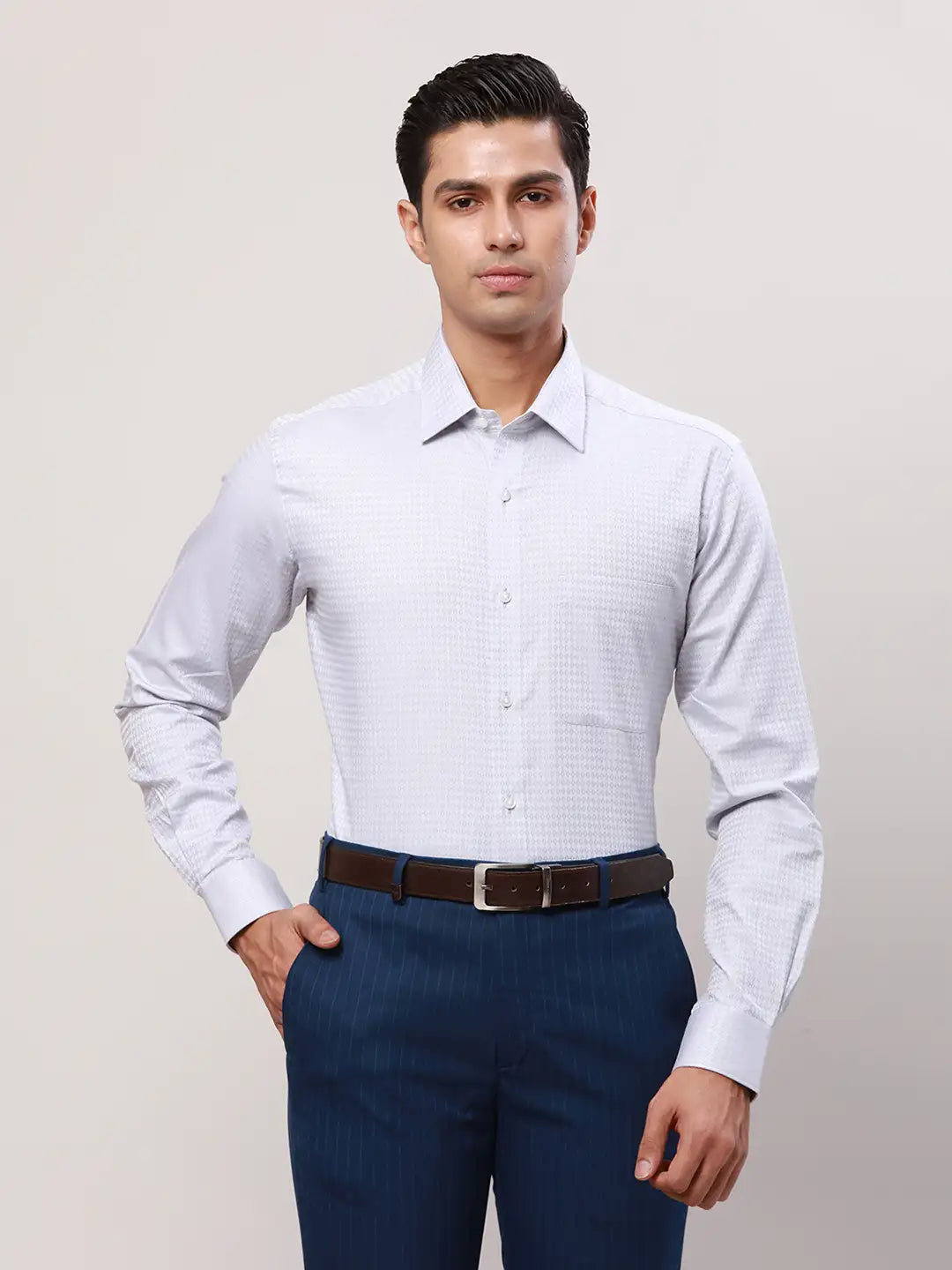 Raymond Men Blue Structure Regular Fit Cotton Cutaway Collar Shirt