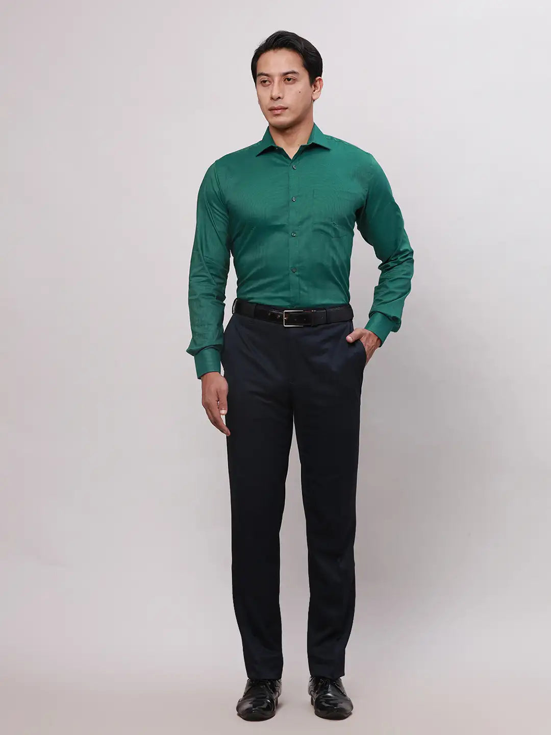 Men Blue Contemporary Fit Solid Polyester Blend Trouser