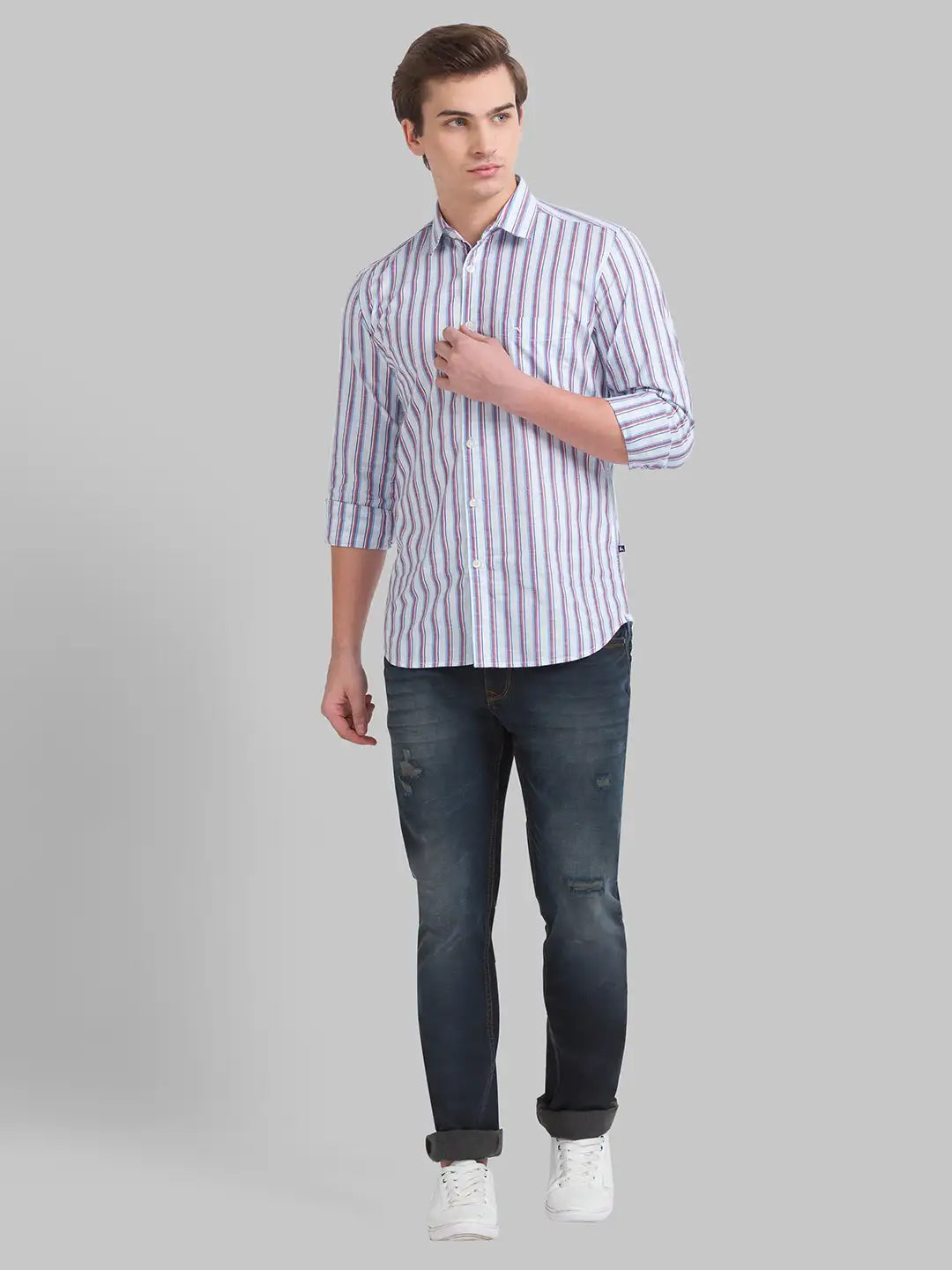 Men Tapered Fit Blue Jeans