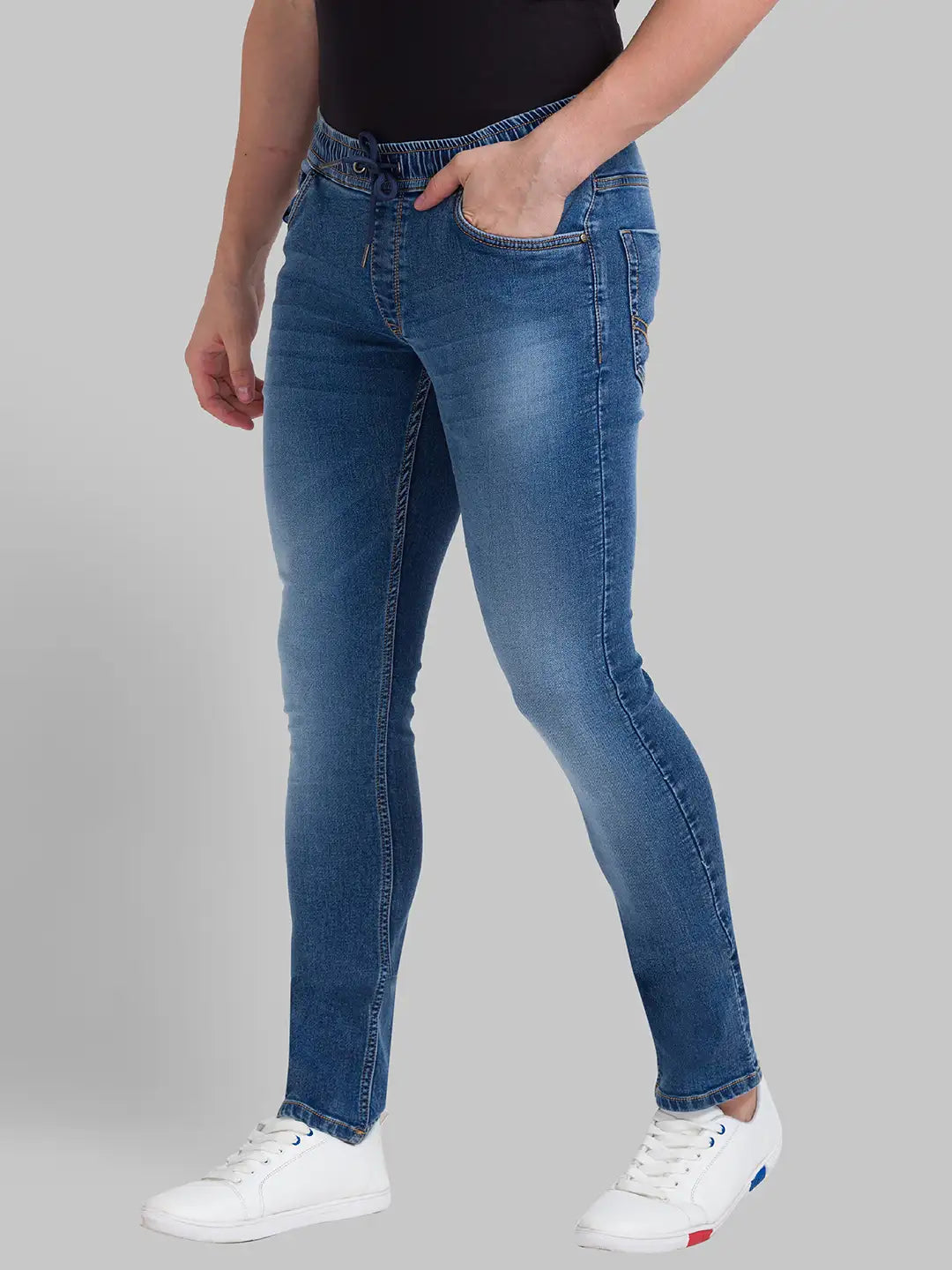 Men Tapered Fit Medium Blue Jeans
