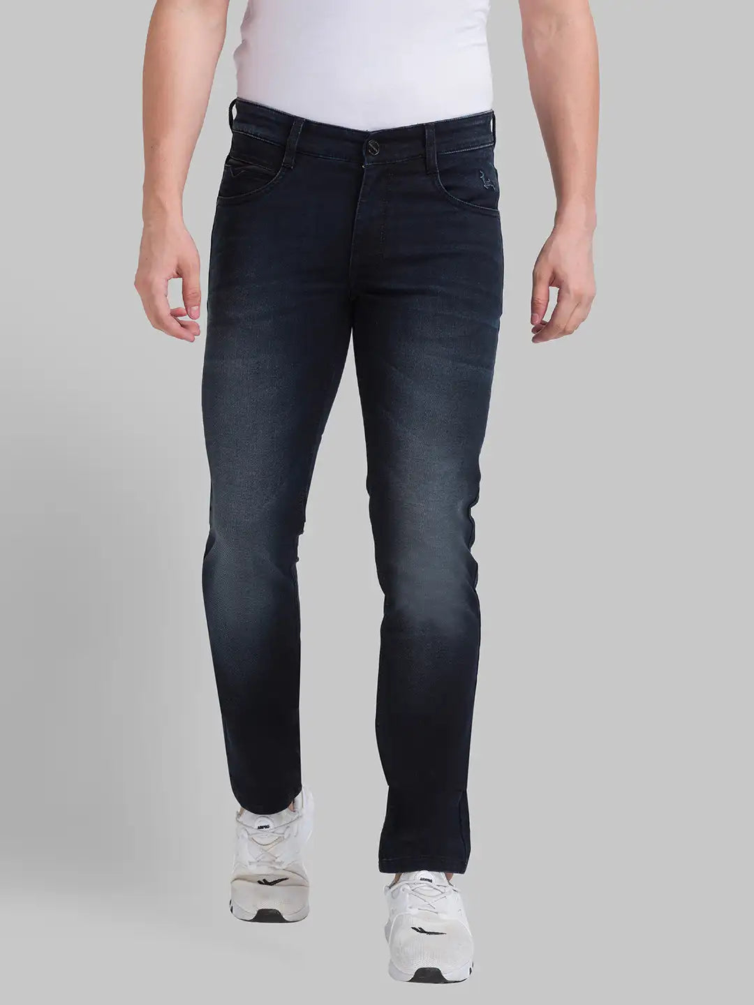 Men Tapered Fit Medium Blue Jeans