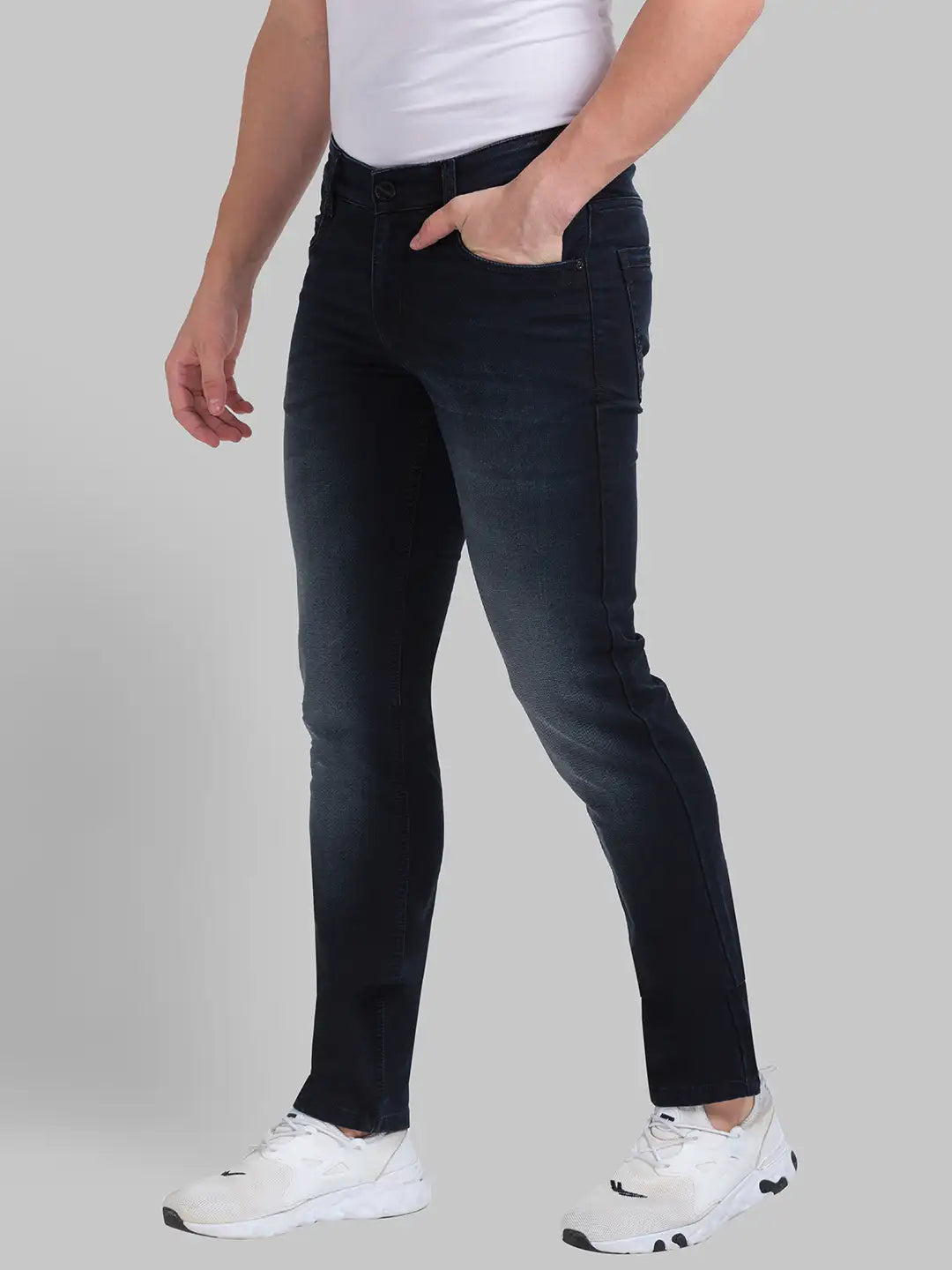 Men Tapered Fit Medium Blue Jeans
